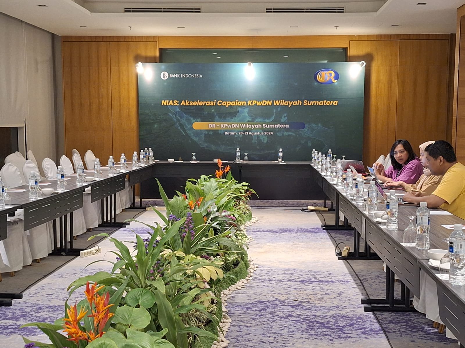 Memilih Backdrop Corporate Event: Strategi Branding untuk Seminar, Press Conference, dan Expo