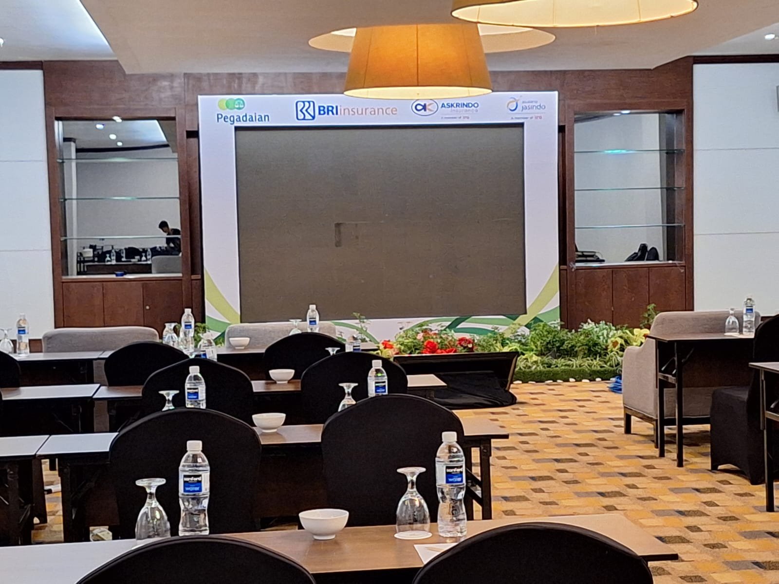 Harga Sewa Videotron Transparan di Salatiga: Panduan Lengkap